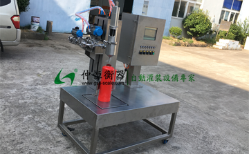 客戶在我司購買的液體自動灌裝機(jī)安裝調(diào)試完成，準(zhǔn)備出貨！